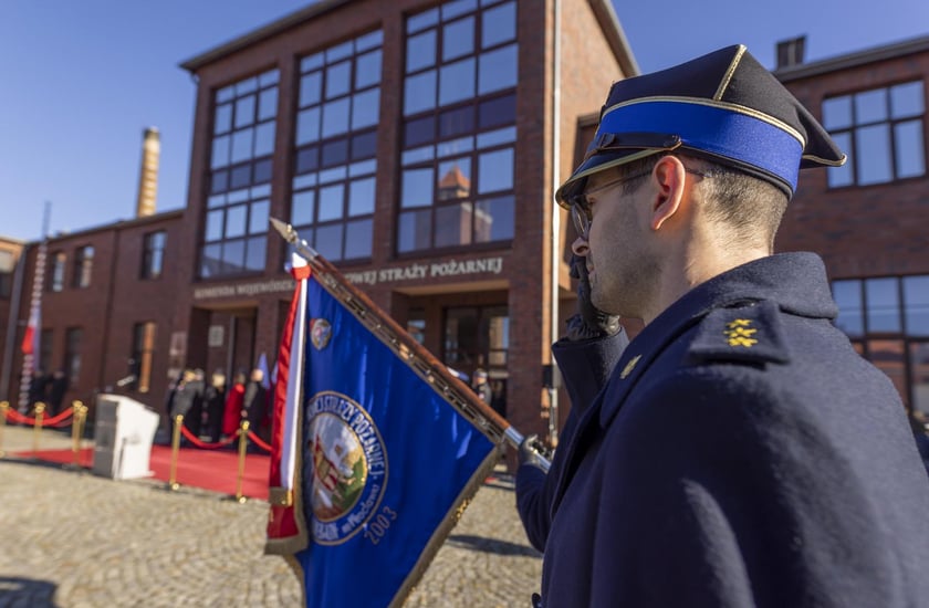 Uroczystość przekazania wozów ratowniczo-gaśniczych dolnośląskiem strażakom