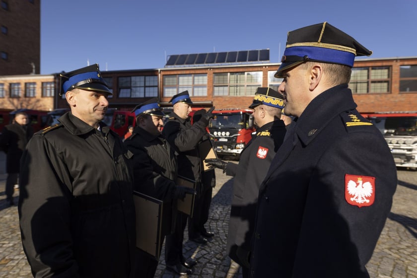 Uroczystość przekazania wozów ratowniczo-gaśniczych dolnośląskiem strażakom