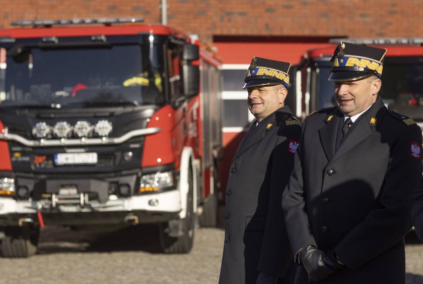 Uroczystość przekazania wozów ratowniczo-gaśniczych dolnośląskiem strażakom