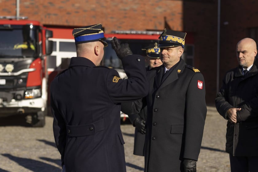Uroczystość przekazania wozów ratowniczo-gaśniczych dolnośląskiem strażakom
