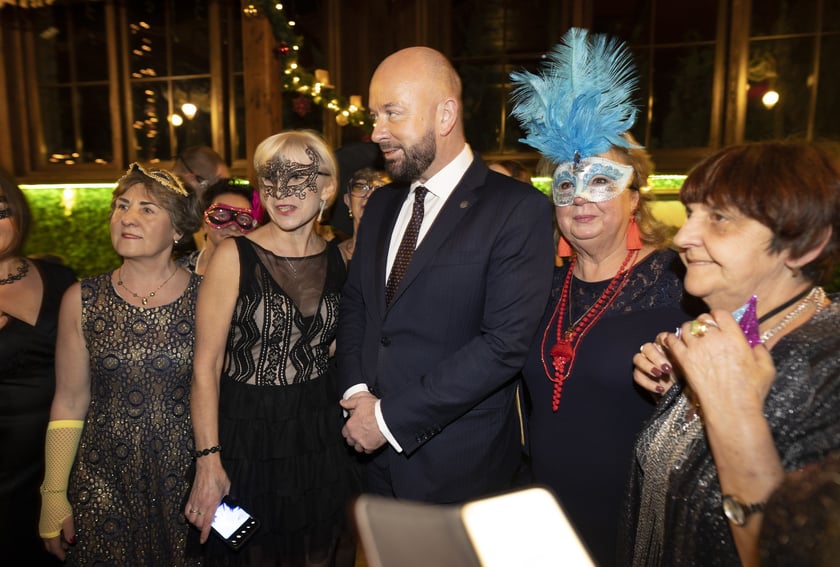 Bal maskowy seniorów z okazji Dnia Babci i Dziadka