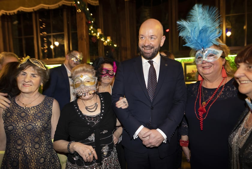 Bal maskowy seniorów z okazji Dnia Babci i Dziadka
