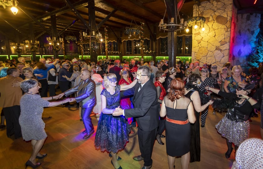 Bal maskowy seniorów z okazji Dnia Babci i Dziadka