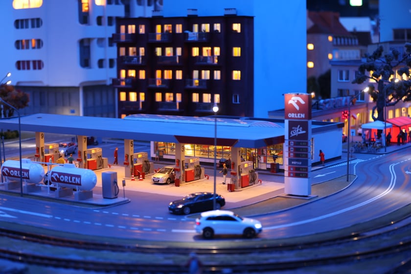 Sceny z Kolejkowa w Sky Tower