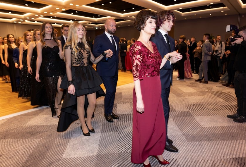 Studniówka XIV LO we Wrocławiu, 21 stycznia 2023 r., Hotel Q Plus na Bielanach Wrocławskich