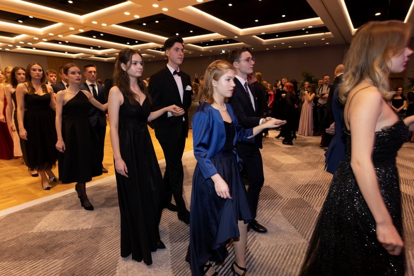 Studniówka XIV LO we Wrocławiu, 21 stycznia 2023 r., Hotel Q Plus na Bielanach Wrocławskich