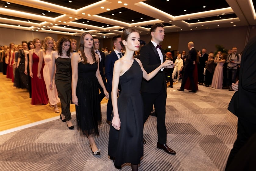 Studniówka XIV LO we Wrocławiu, 21 stycznia 2023 r., Hotel Q Plus na Bielanach Wrocławskich