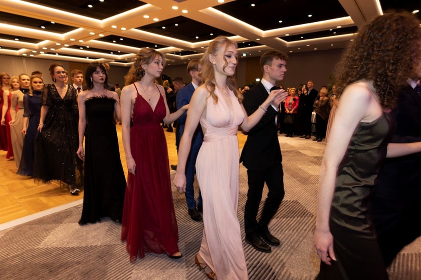 Studniówka XIV LO we Wrocławiu, 21 stycznia 2023 r., Hotel Q Plus na Bielanach Wrocławskich