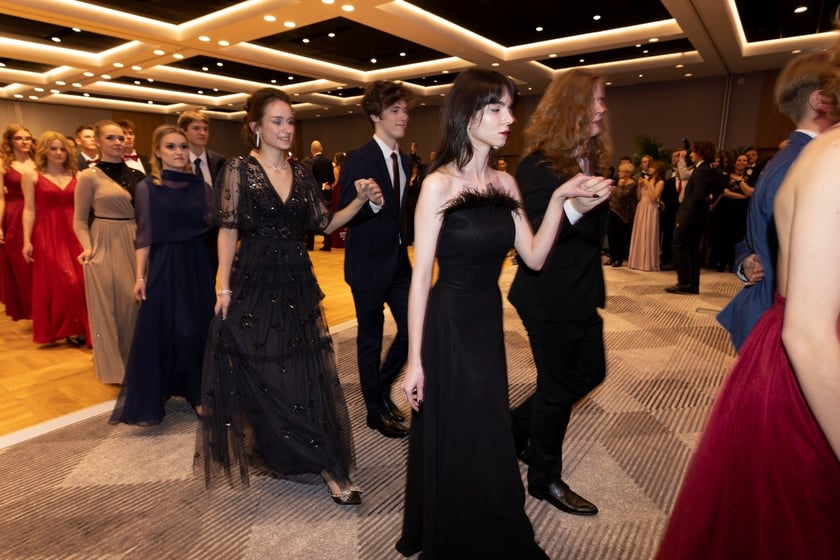 Studniówka XIV LO we Wrocławiu, 21 stycznia 2023 r., Hotel Q Plus na Bielanach Wrocławskich