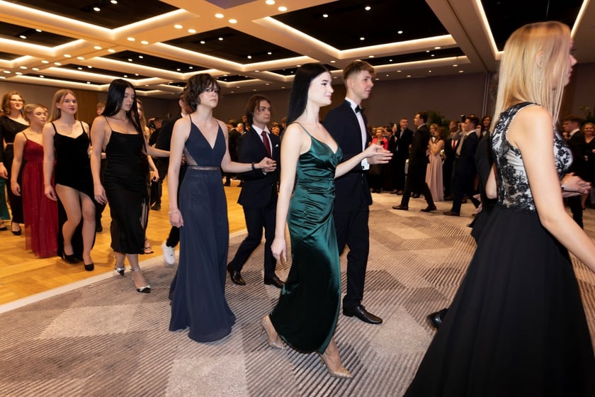 Studniówka XIV LO we Wrocławiu, 21 stycznia 2023 r., Hotel Q Plus na Bielanach Wrocławskich