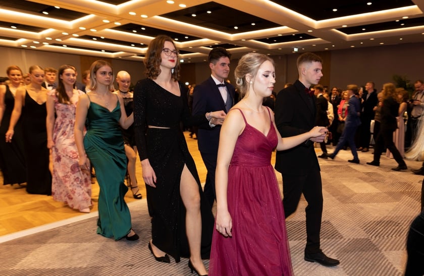 Studniówka XIV LO we Wrocławiu, 21 stycznia 2023 r., Hotel Q Plus na Bielanach Wrocławskich