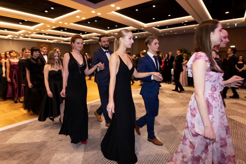 Studniówka XIV LO we Wrocławiu, 21 stycznia 2023 r., Hotel Q Plus na Bielanach Wrocławskich