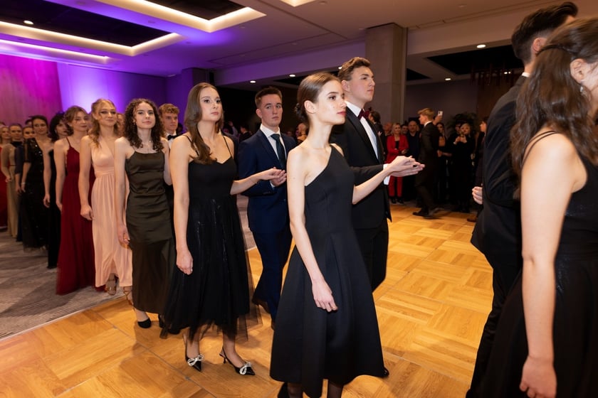 Studniówka XIV LO we Wrocławiu, 21 stycznia 2023 r., Hotel Q Plus na Bielanach Wrocławskich