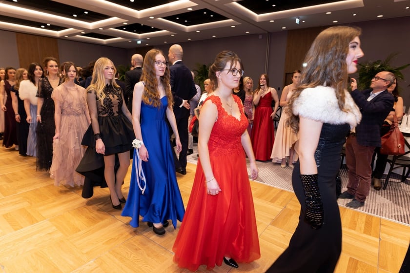 Studniówka XIV LO we Wrocławiu, 21 stycznia 2023 r., Hotel Q Plus na Bielanach Wrocławskich