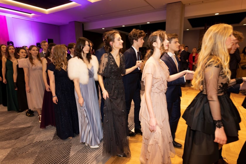 Studniówka XIV LO we Wrocławiu, 21 stycznia 2023 r., Hotel Q Plus na Bielanach Wrocławskich