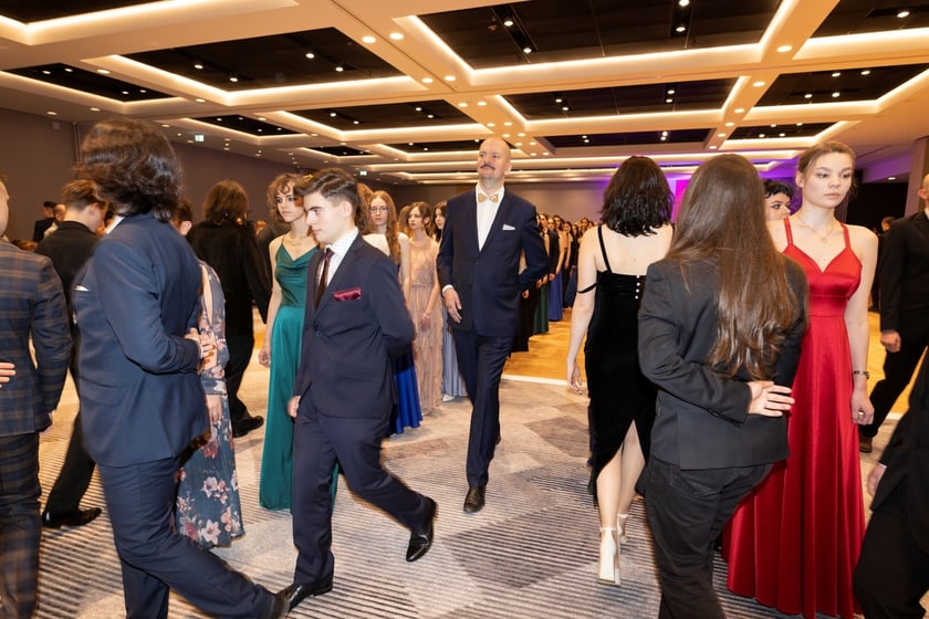 Studniówka XIV LO we Wrocławiu, 21 stycznia 2023 r., Hotel Q Plus na Bielanach Wrocławskich