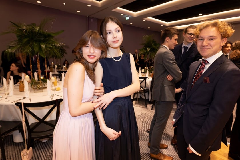 Studniówka XIV LO we Wrocławiu, 21 stycznia 2023 r., Hotel Q Plus na Bielanach Wrocławskich