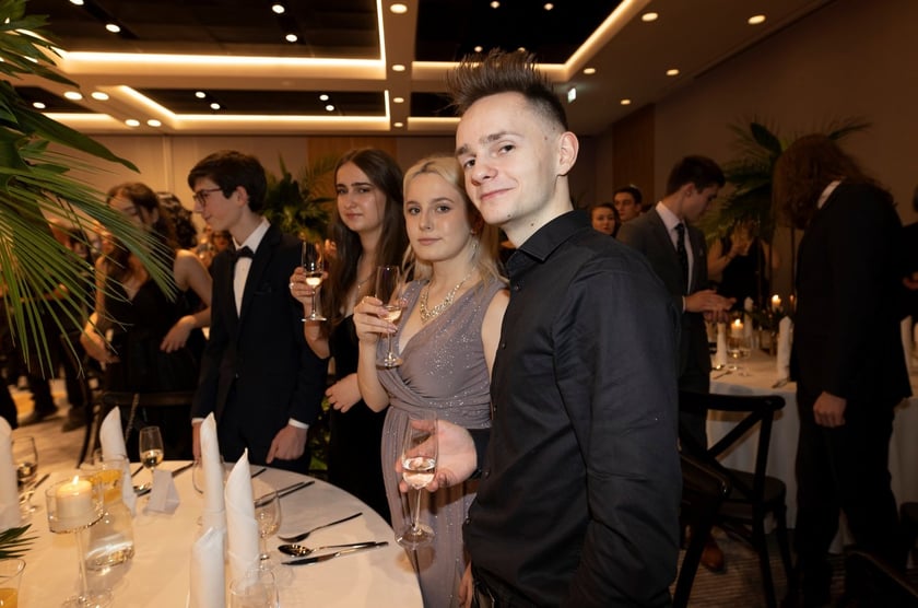 Studniówka XIV LO we Wrocławiu, 21 stycznia 2023 r., Hotel Q Plus na Bielanach Wrocławskich