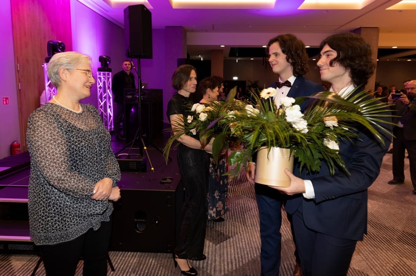 Studniówka XIV LO we Wrocławiu, 21 stycznia 2023 r., Hotel Q Plus na Bielanach Wrocławskich