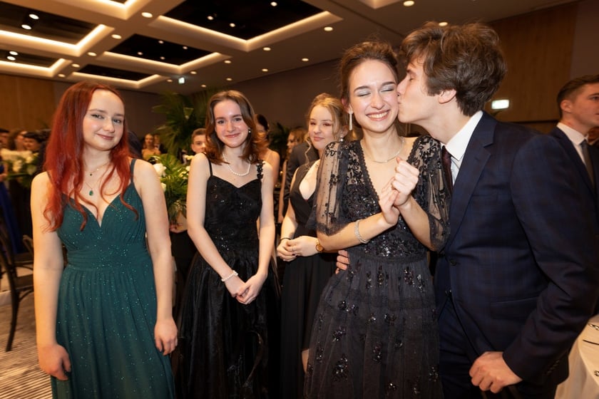 Studniówka XIV LO we Wrocławiu, 21 stycznia 2023 r., Hotel Q Plus na Bielanach Wrocławskich