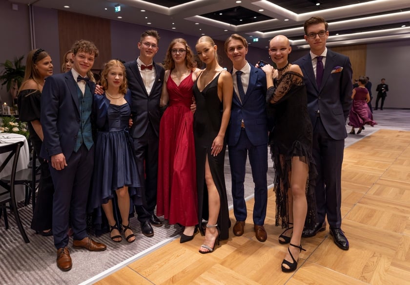 Studniówka XIV LO we Wrocławiu, 21 stycznia 2023 r., Hotel Q Plus na Bielanach Wrocławskich