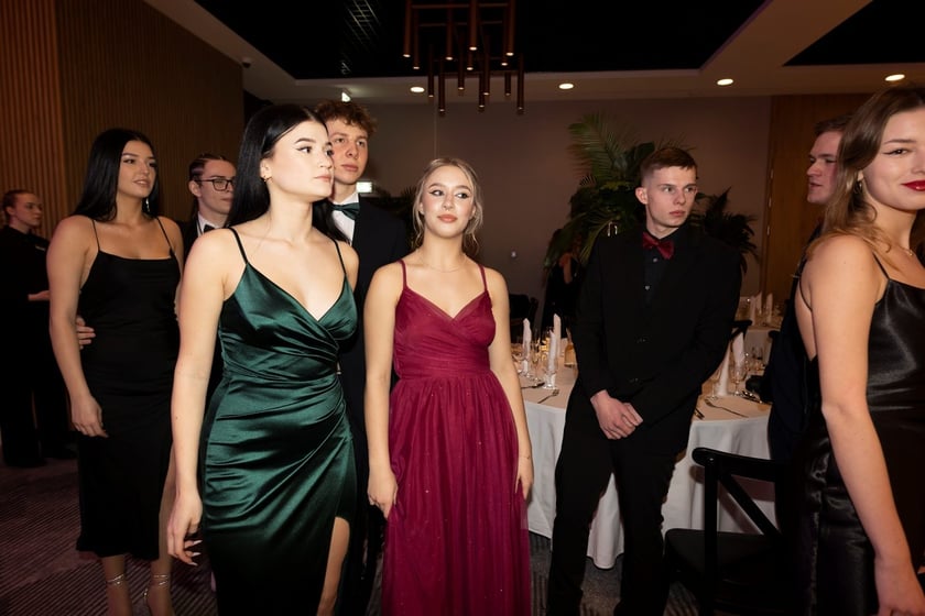 Studniówka XIV LO we Wrocławiu, 21 stycznia 2023 r., Hotel Q Plus na Bielanach Wrocławskich