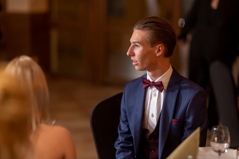 Na zdjęciu licealiści III LO na balu studniówkowym 21.01.2023 r.