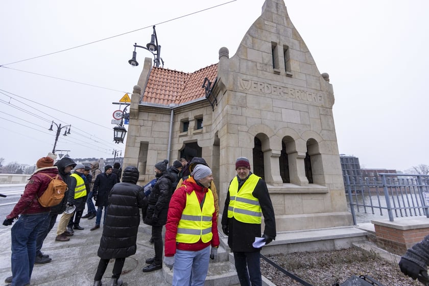 Mosty Pomorskie oddane do użytku dla pieszych i kierowców po trzyletnim remoncie