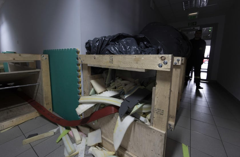 Jednostka Ratowniczo-Gaśnicza PSP przy ul. Kosmonaut&oacute;w we Wrocławiu. Na zdjęciu "tor przeszk&oacute;d", kt&oacute;ry strażacy mogą napotkać w czasie akcji ratunkowej