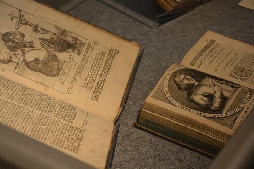 Zdjęcie z wystawy w bibliotece Uniwersytetu Wrocławskiego