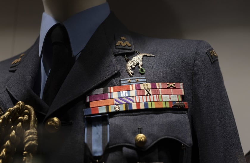 Broń, umundurowanie i odznaki wojskowe z kolekcji Muzeum Militariów we Wrocławiu