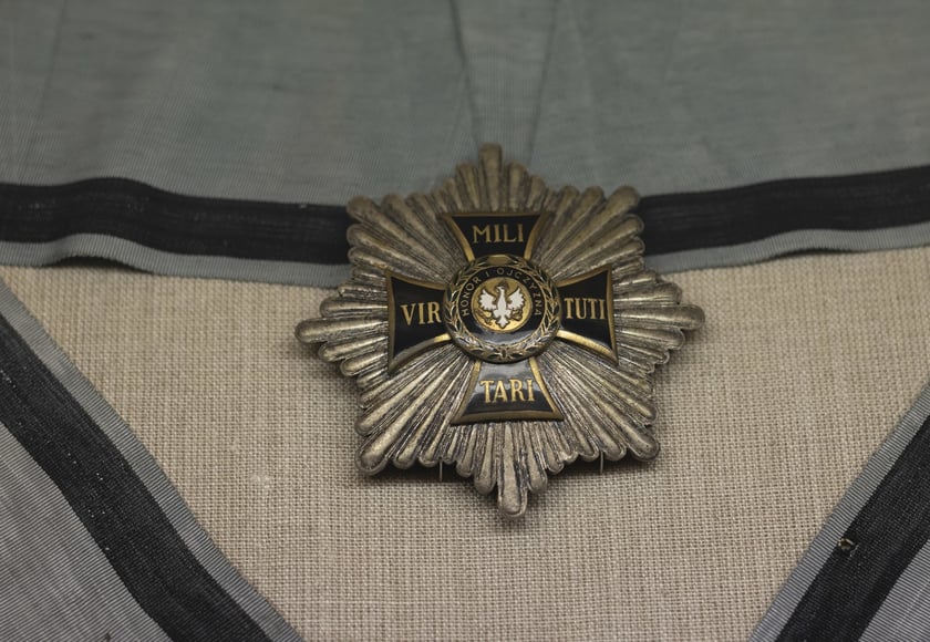 Broń, umundurowanie i odznaki wojskowe z kolekcji Muzeum Militariów we Wrocławiu