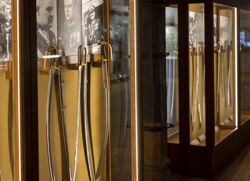 Broń, umundurowanie i odznaki wojskowe z kolekcji Muzeum Militariów we Wrocławiu