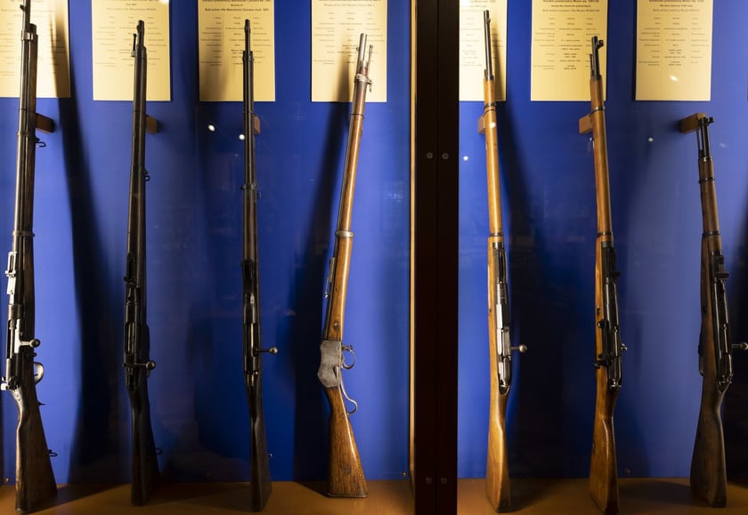 Broń, umundurowanie i odznaki wojskowe z kolekcji Muzeum Militariów we Wrocławiu