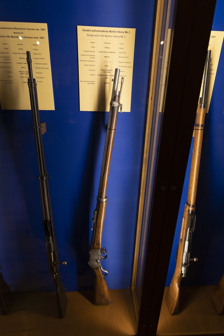 Broń, umundurowanie i odznaki wojskowe z kolekcji Muzeum Militariów we Wrocławiu