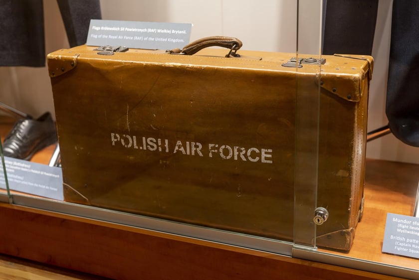 Broń, umundurowanie i odznaki wojskowe z kolekcji Muzeum Militariów we Wrocławiu