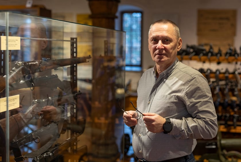 Dr Mariusz Cieśla, kierownik Muzeum Militariów we Wrocławiu