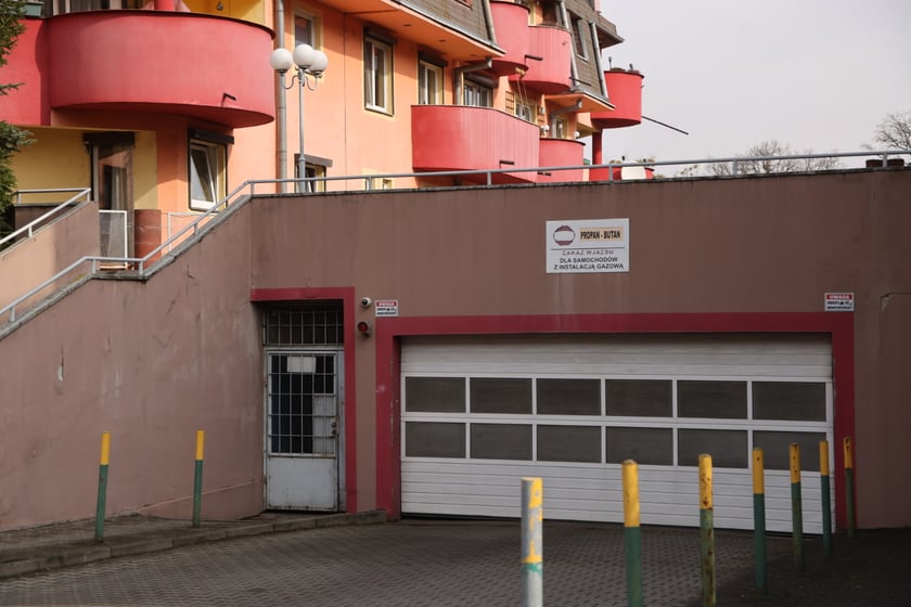 W nowym budownictwie ceny miejsc parkingowych w garażach podziemnych zaczynają się od kilkunastu tysięcy złotych, ale średnio za takie stanowisko trzeba zapłacić jednak kilka razy więcej.