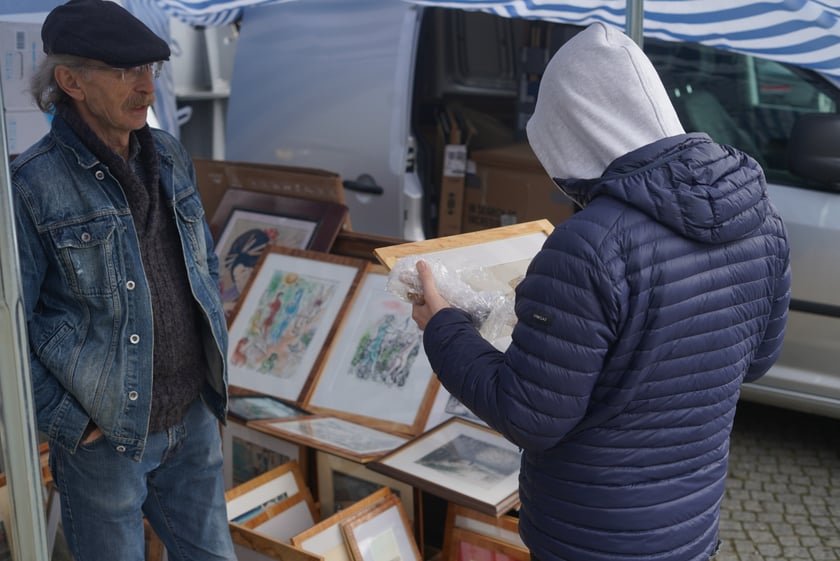Giełda Staroci pod Iglicą przy Hali Stulecia we Wrocławiu