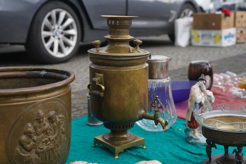 Giełda Staroci pod Iglicą przy Hali Stulecia we Wrocławiu