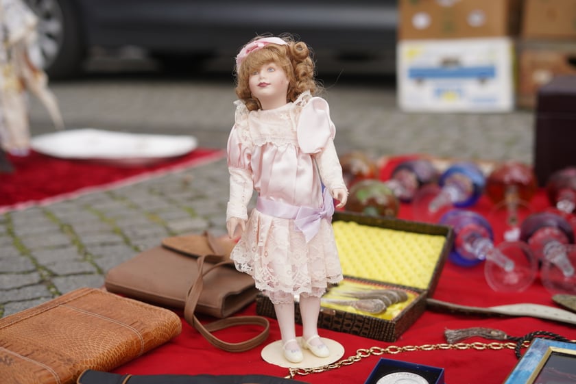 Giełda Staroci pod Iglicą przy Hali Stulecia we Wrocławiu