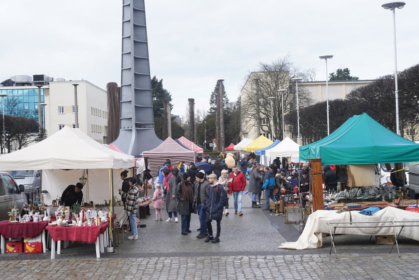 Giełda Staroci pod Iglicą przy Hali Stulecia we Wrocławiu