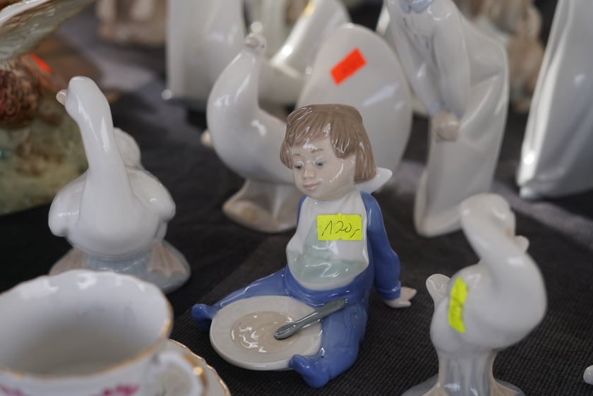 Giełda Staroci pod Iglicą przy Hali Stulecia we Wrocławiu