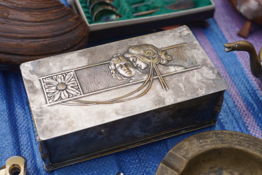 Giełda Staroci pod Iglicą przy Hali Stulecia we Wrocławiu