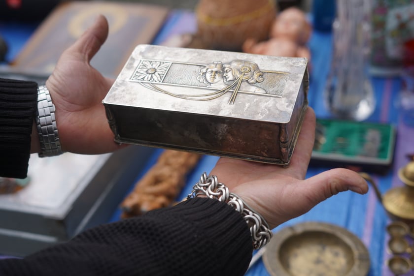 Giełda Staroci pod Iglicą przy Hali Stulecia we Wrocławiu