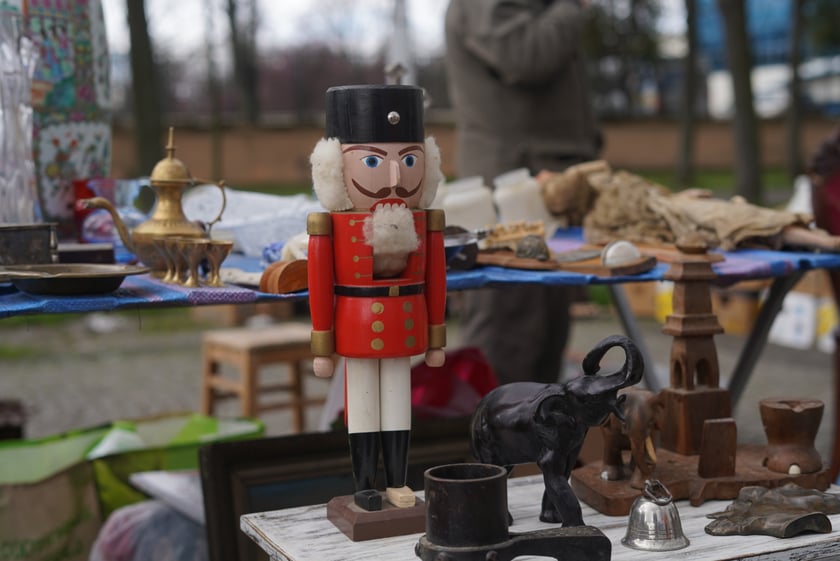 Giełda Staroci pod Iglicą przy Hali Stulecia we Wrocławiu