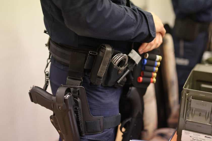 Płaca policjanta w wojew&oacute;dztwie dolnośląskim zaczyna się od kwoty (brutto): 5067,60 zł