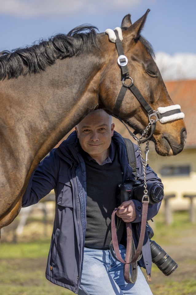 Wiktor Rzeżuchowski, fotograf, instruktor jazdy konnej