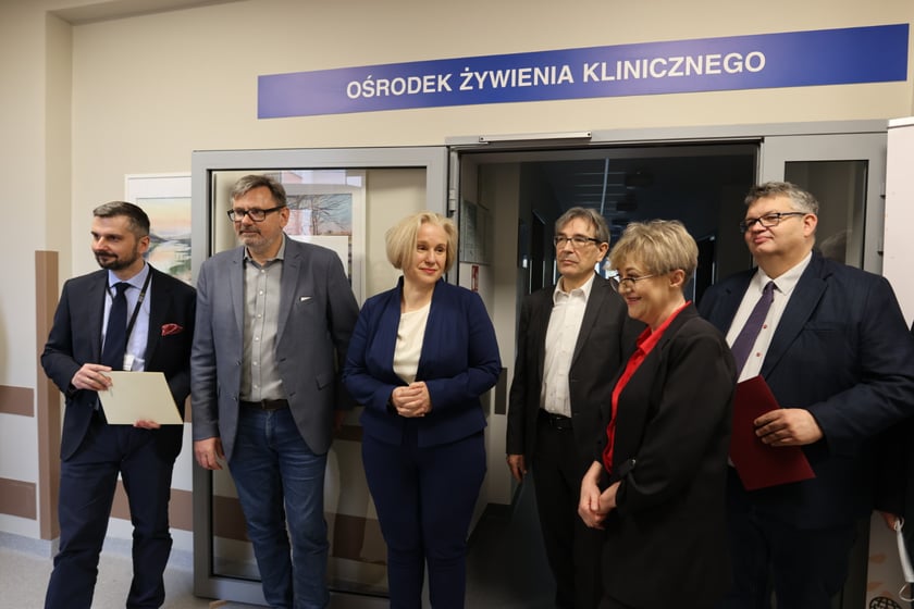 Zdjęcie z oficjalnego otwarcia Ośrodka Żywienia Klinicznego w szpitalu przy ul. Koszarowej