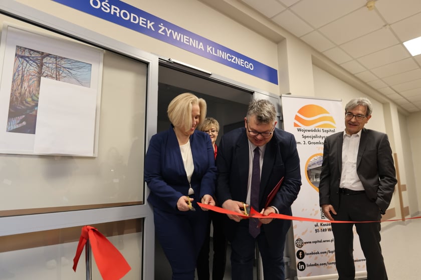 Zdjęcie z oficjalnego otwarcia Ośrodka Żywienia Klinicznego w szpitalu przy ul. Koszarowej